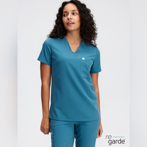 GARDE MALADE Gabrielle Top Scrub Size Large Nice Blue Color Front Pocket - Picture 1 of 10